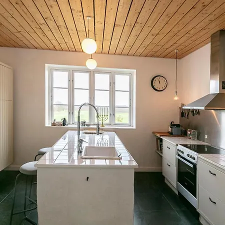 Beautiful In W/ 4 Bedrooms